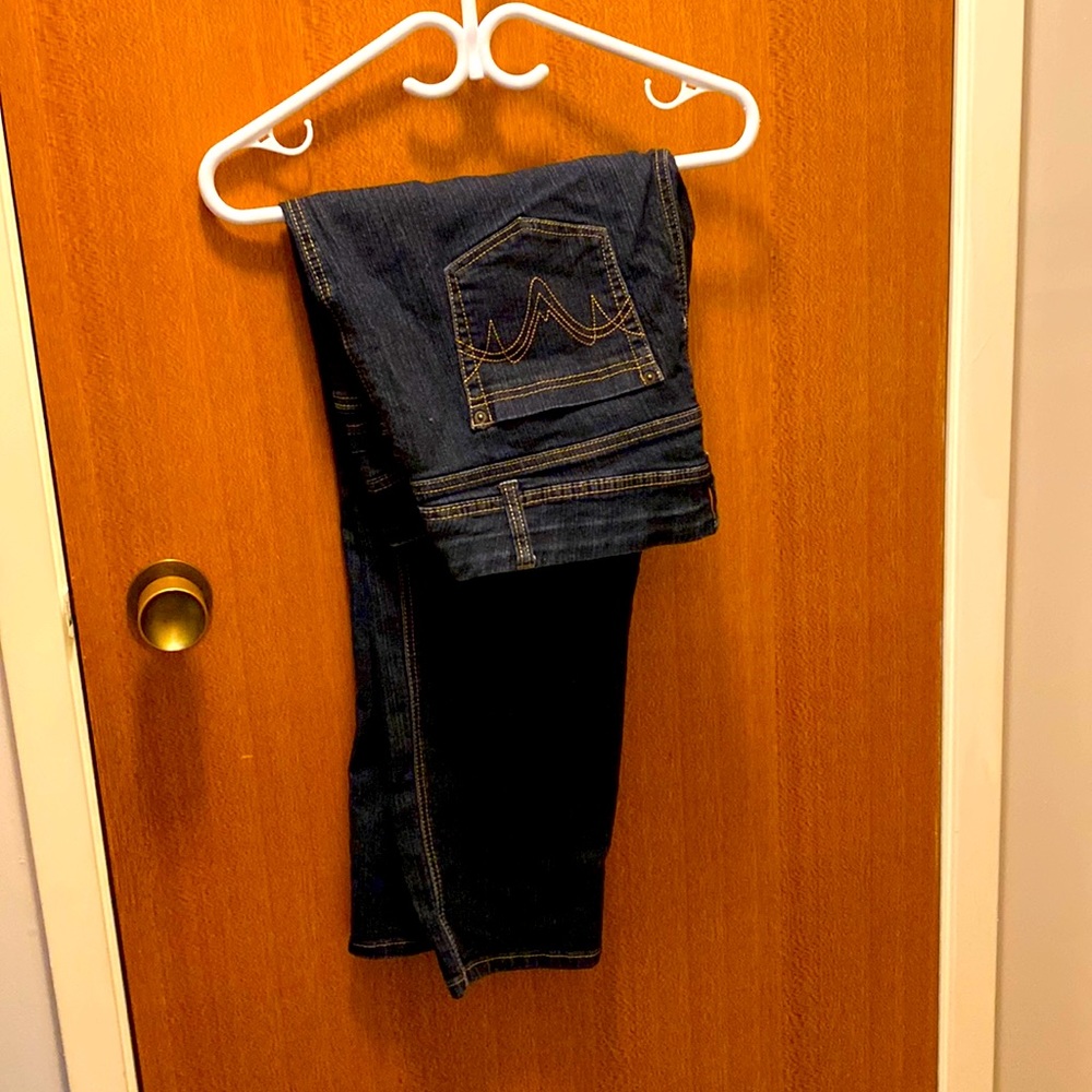 I am selling jeans.